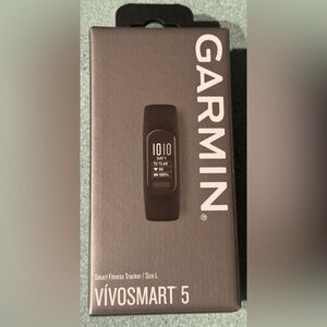 Garmin vívosmart® 5, Fitness Tracker (Black) with Digital Display and Wristband